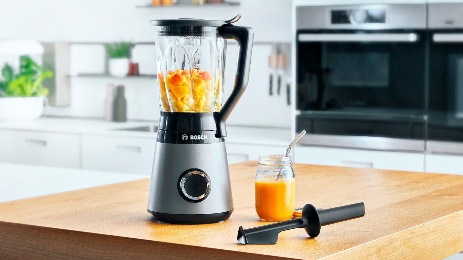 BOSCH Standmixer MMB6172SN VitaPower Serie 4, 1200 W, 30.000 U/Min, ThermoSafe Glasbehälter (1,5 L), inkl. Stopfer