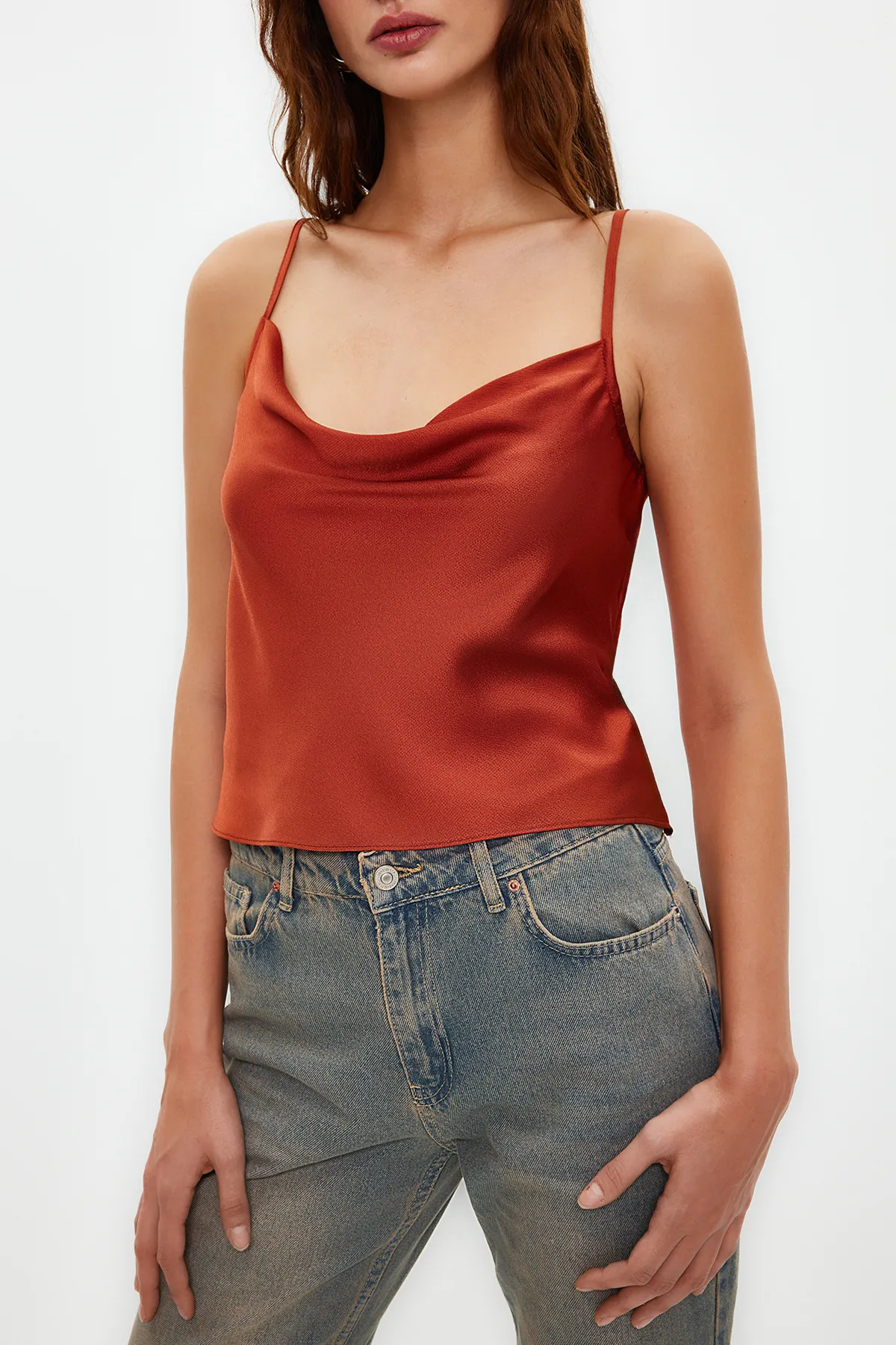 Trendyol Collection  Bluse aus gewebtem Satin mit Kachelriemen und Spitzenkragen TWOSS19BB0161