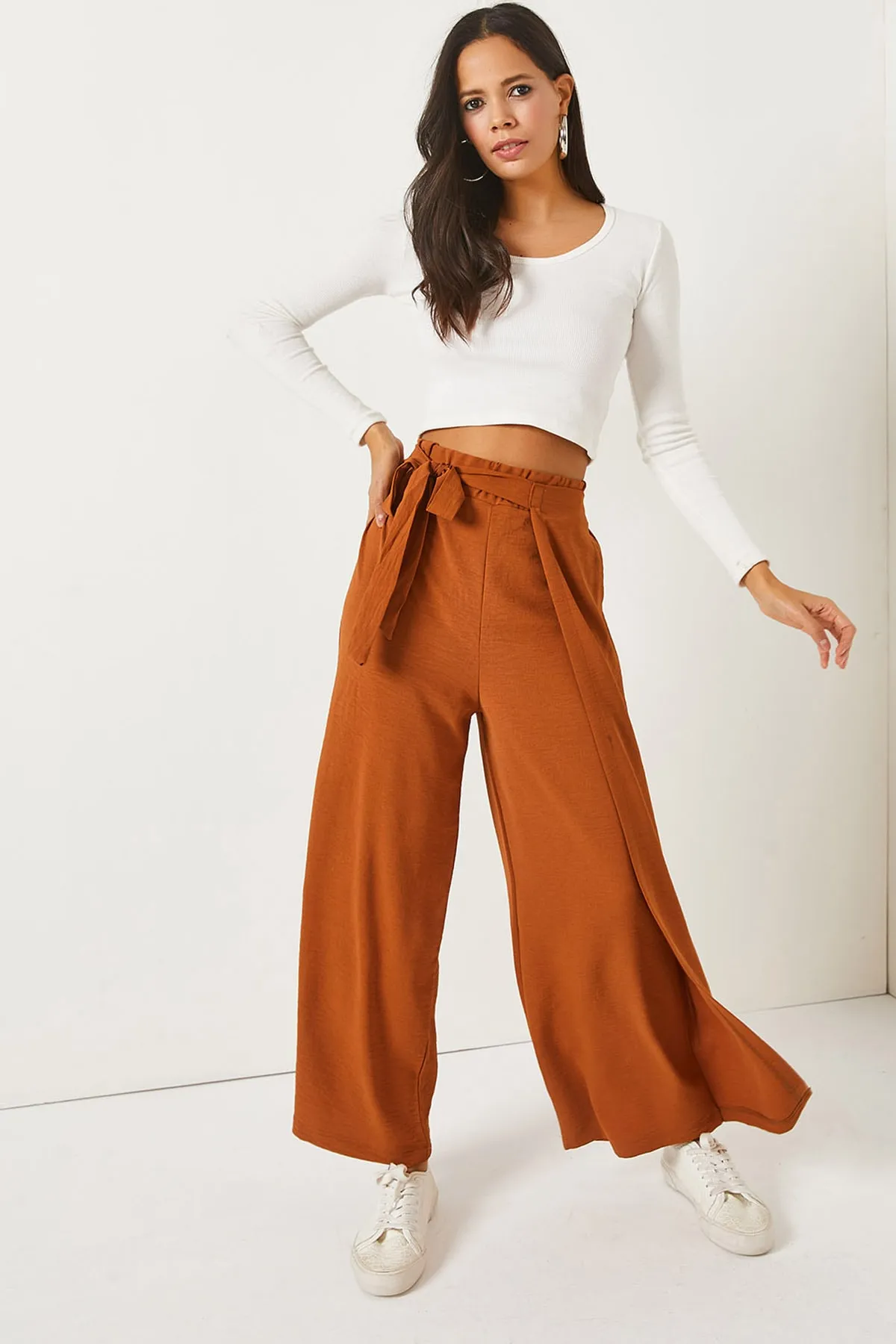 Olalook  Hellbraune Palazzo-Hose mit Bindedetail und Wickeloptik PNT-19000199