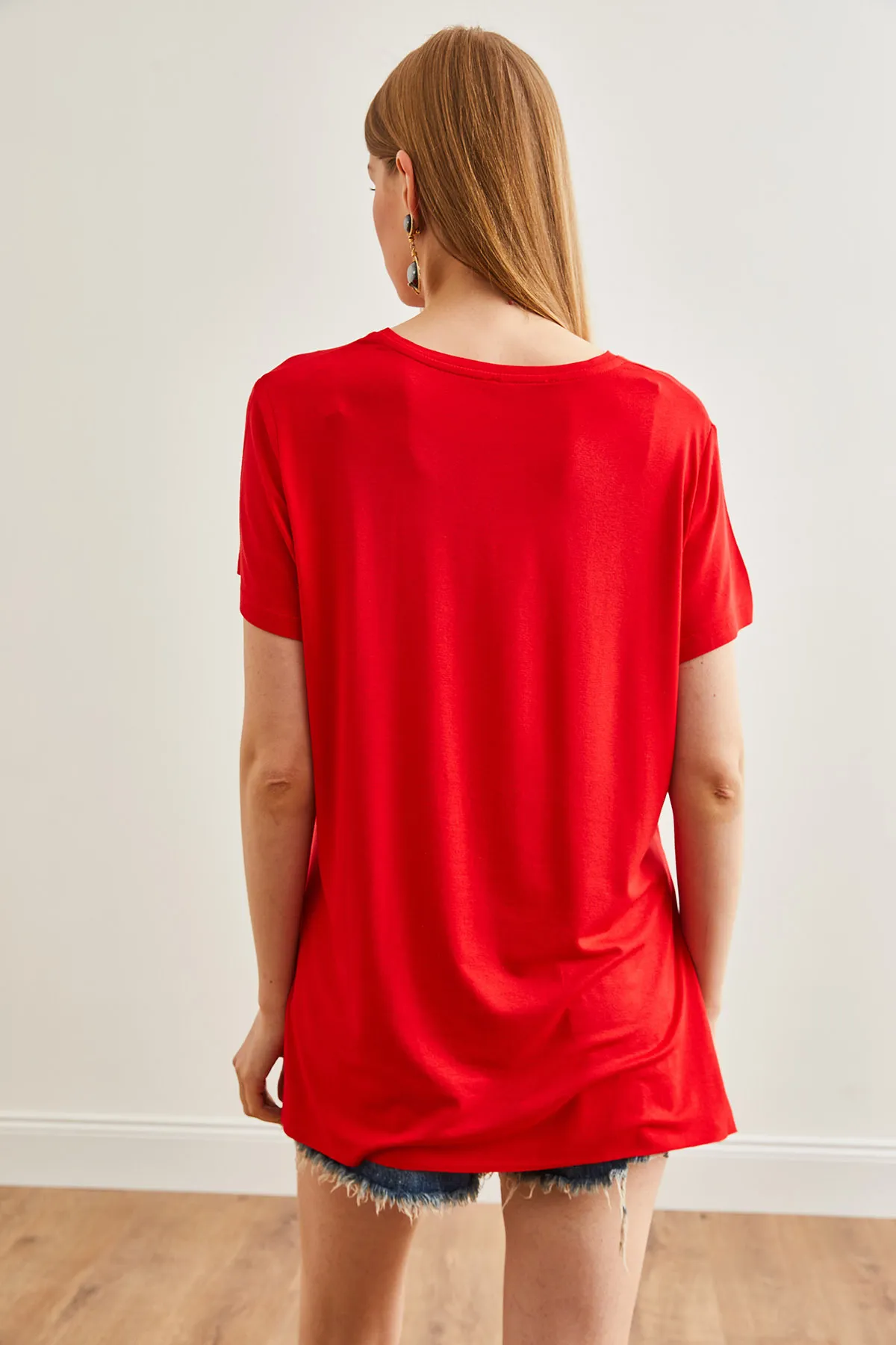 Olalook  Rotes Damen-T-Shirt mit V-Ausschnitt und Schlitz - TSH-19000582