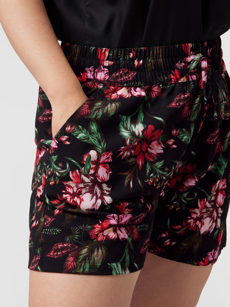 PLUS SIZE Shorts mit floralem Muster in schwarz