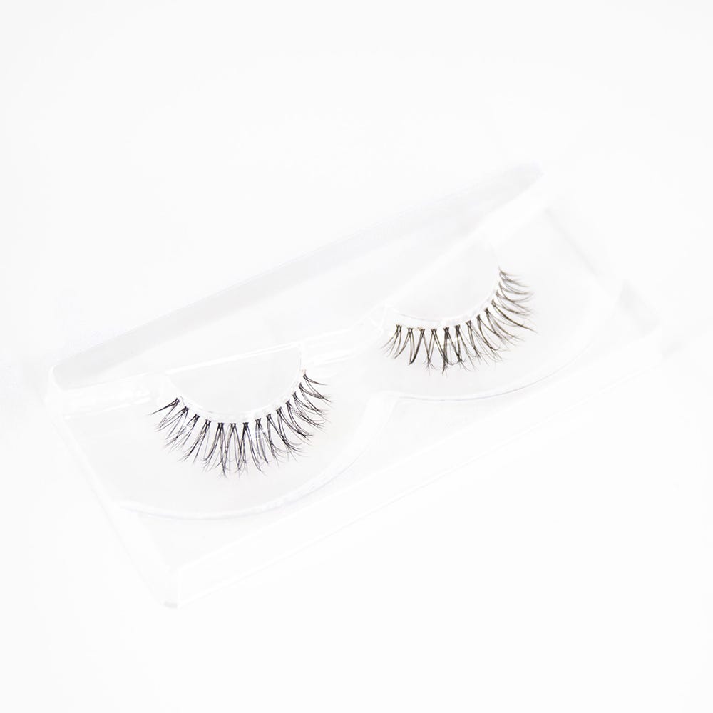 NICLAY by Florian Ferino Wimpernkranz Look 6
