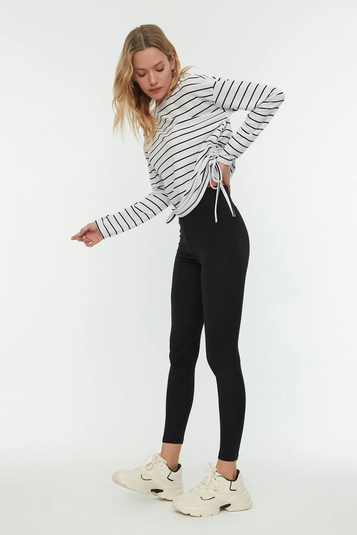 Trendyol Collection  Schwarze Fleece-Scuba-Strick-Leggings mit hoher Taille TWOAW21TA0098