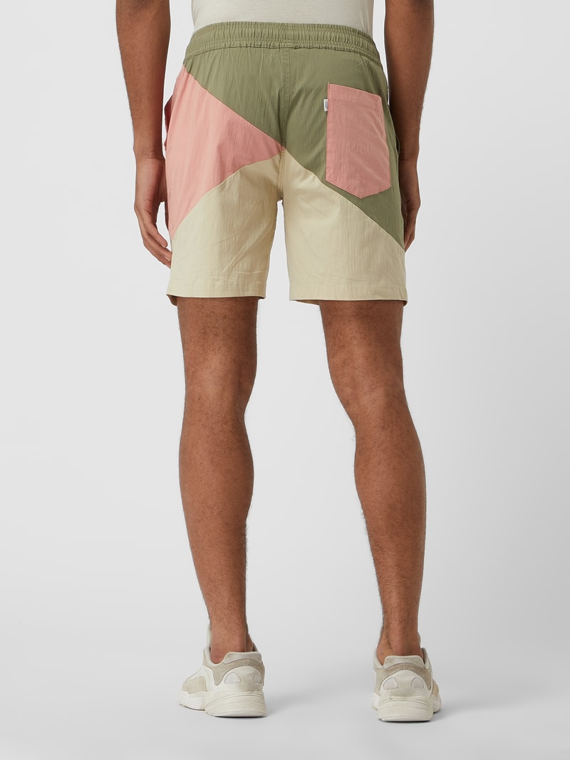 Shorts mit Stretch-Anteil in olivgrün