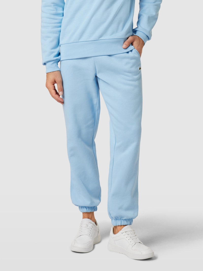 Regular Fit Sweatpants mit Label-Patch in hellblau