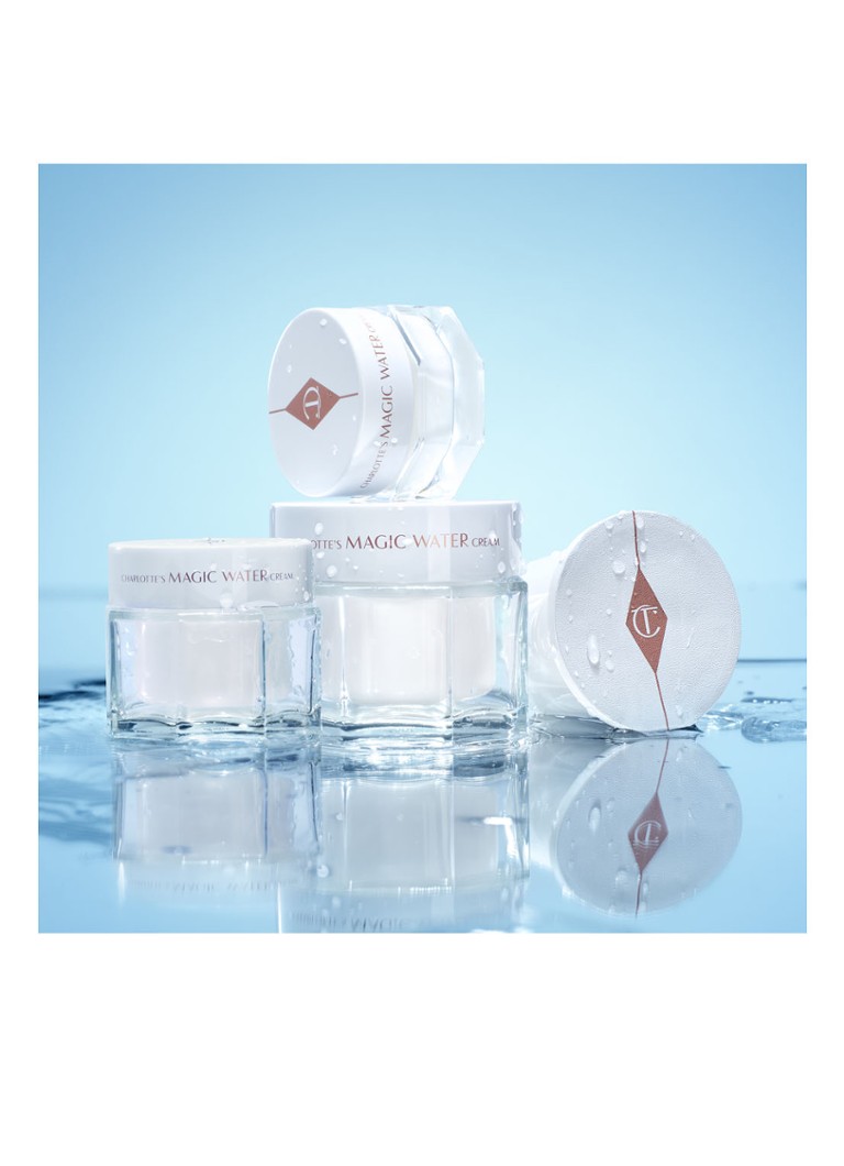 Crema hidratantă Charlotte's Magic, de la Charlotte Tilbury.