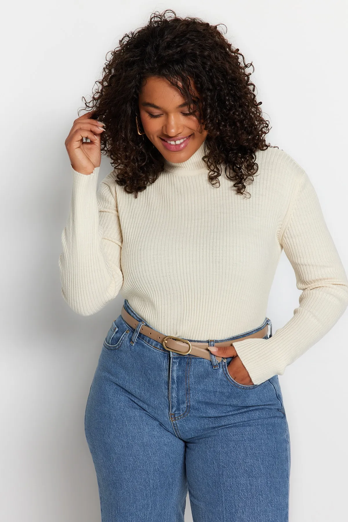 Trendyol Curve  Dünner Strickpullover - Cremefarben, halber Rollkragen, TBBAW23AN00022