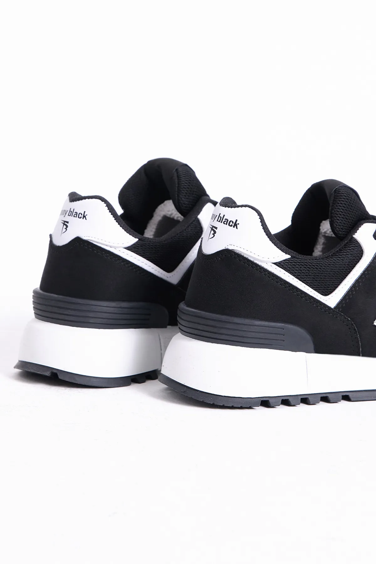Tonny Black  Schwarz-weißer, rutschfester Unisex-Schnürsneaker mit Eva-Sohle