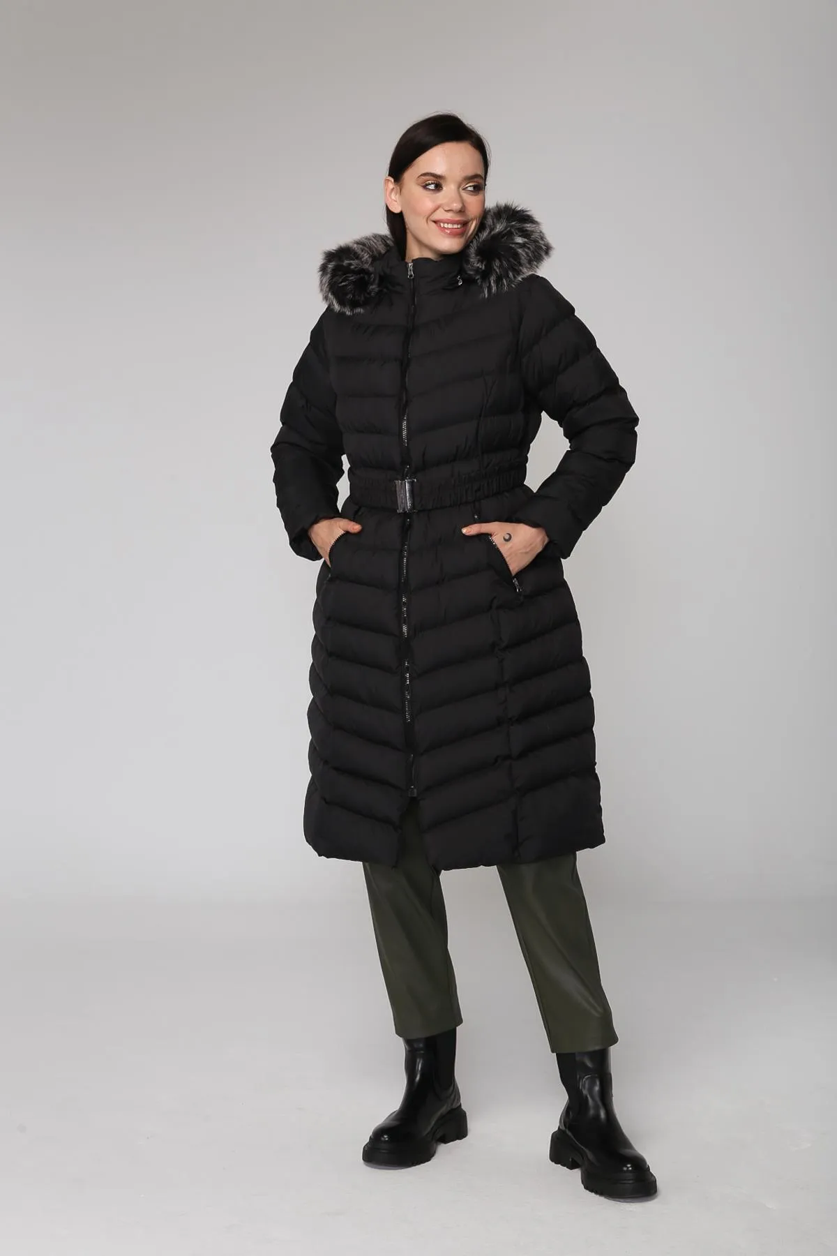 Olcay  Pelziger Puffermantel mit Kapuze und Reißverschluss, SCHWARZ 6136