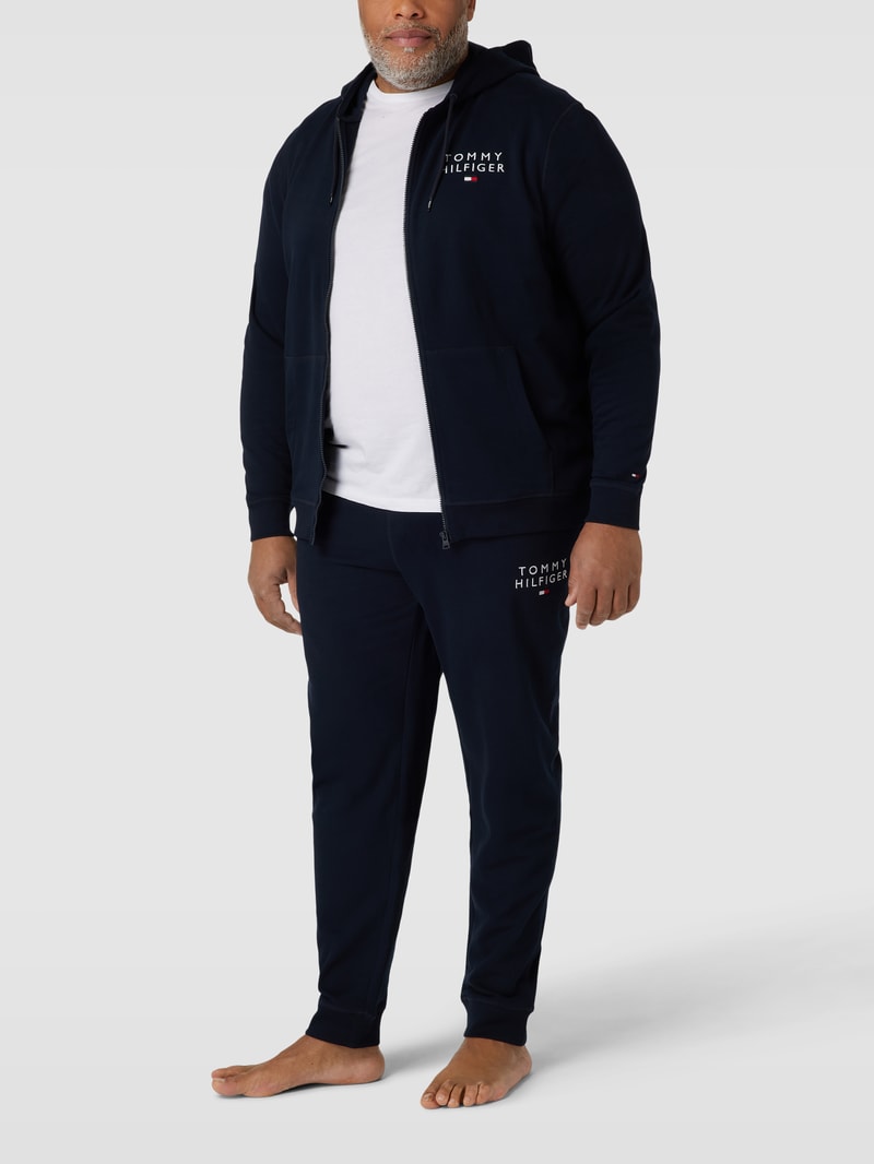PLUS SIZE Sweatpants mit Label-Detail in marineblau
