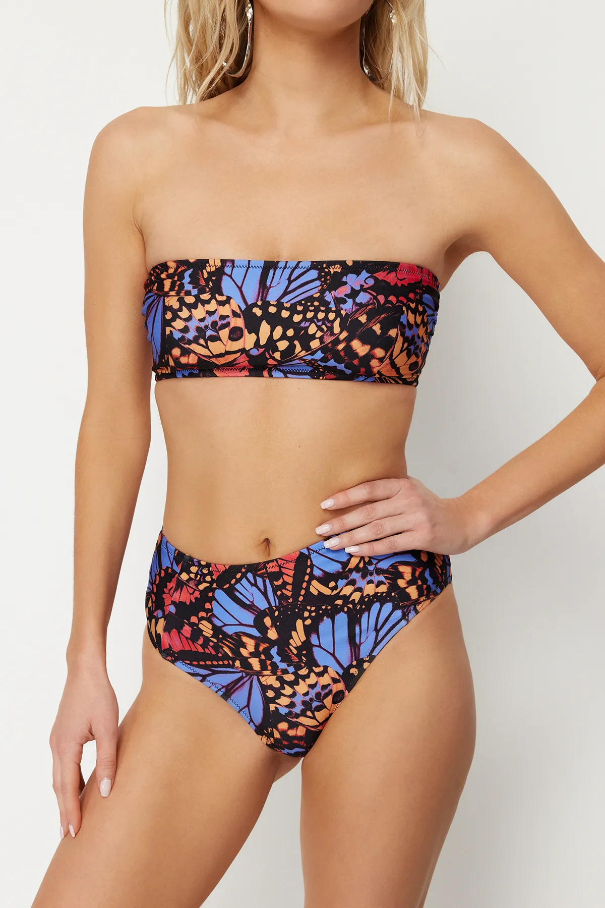 Trendyol Collection  Trägerloses Hipster-Bikini-Set mit Animal-Print und hoher Taille TBESS22BT0018