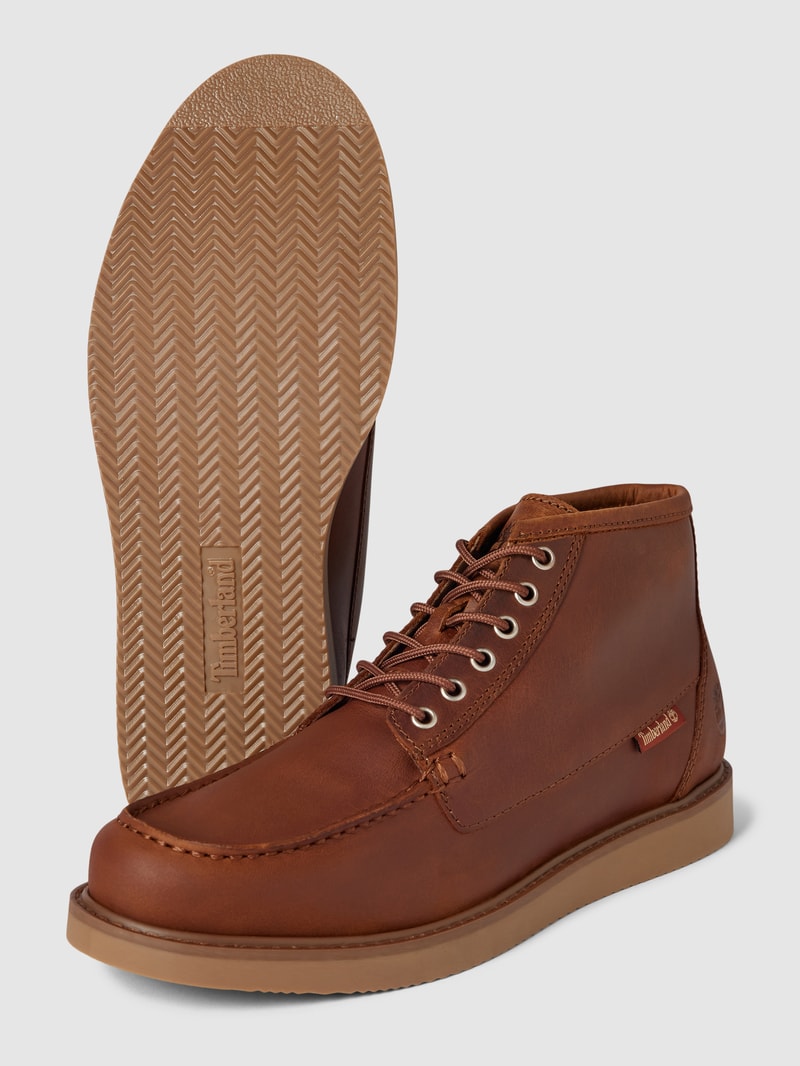 Boots mit Schnürung und Label-Detail in mittelbraun