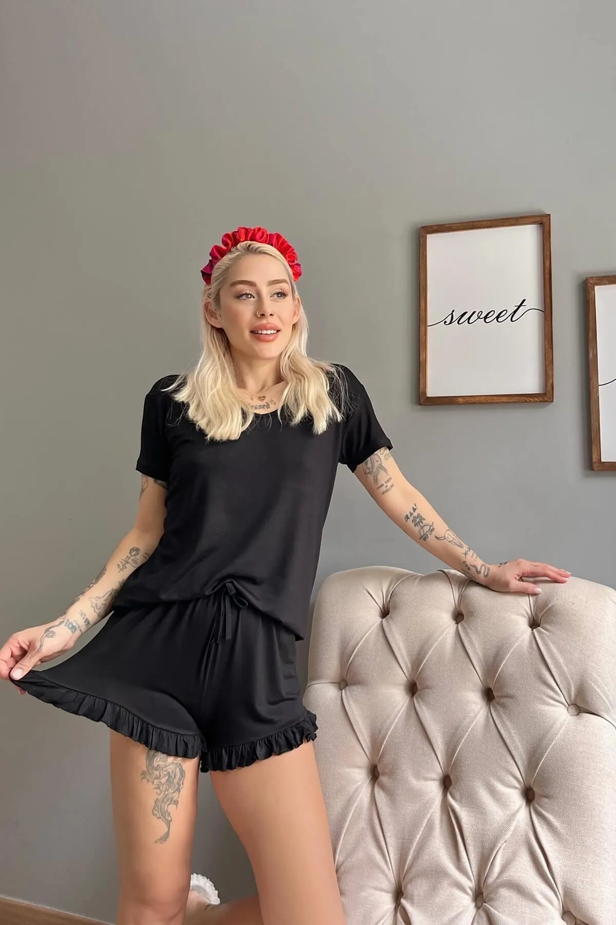 Pijamaevi  Schwarzes, schlichtes, unbedrucktes, gestricktes Kurzarm-Pyjama-Set mit Shorts