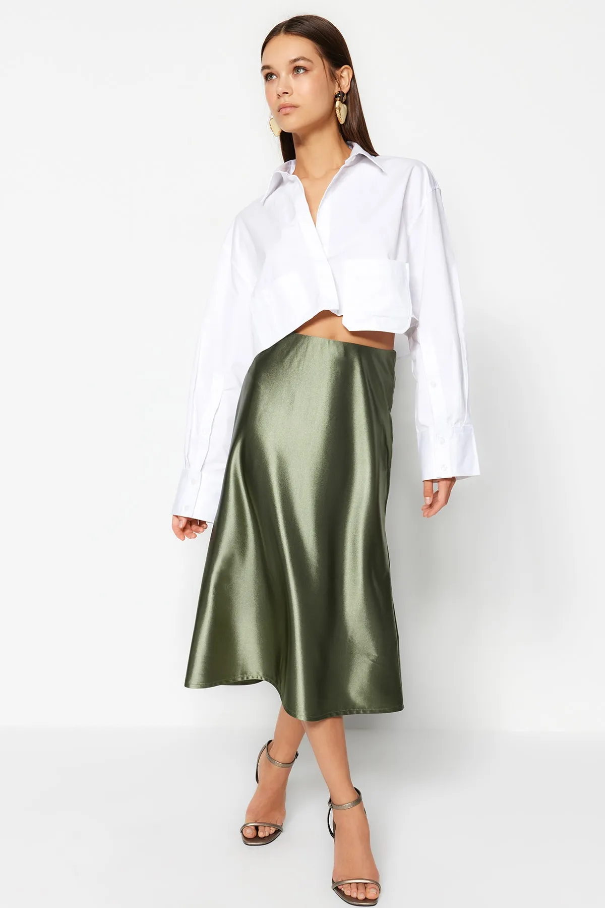 Trendyol Collection  Grüner Premium Satin A-Linien/Glockenform Midi Strickrock TWOAW24ET00088