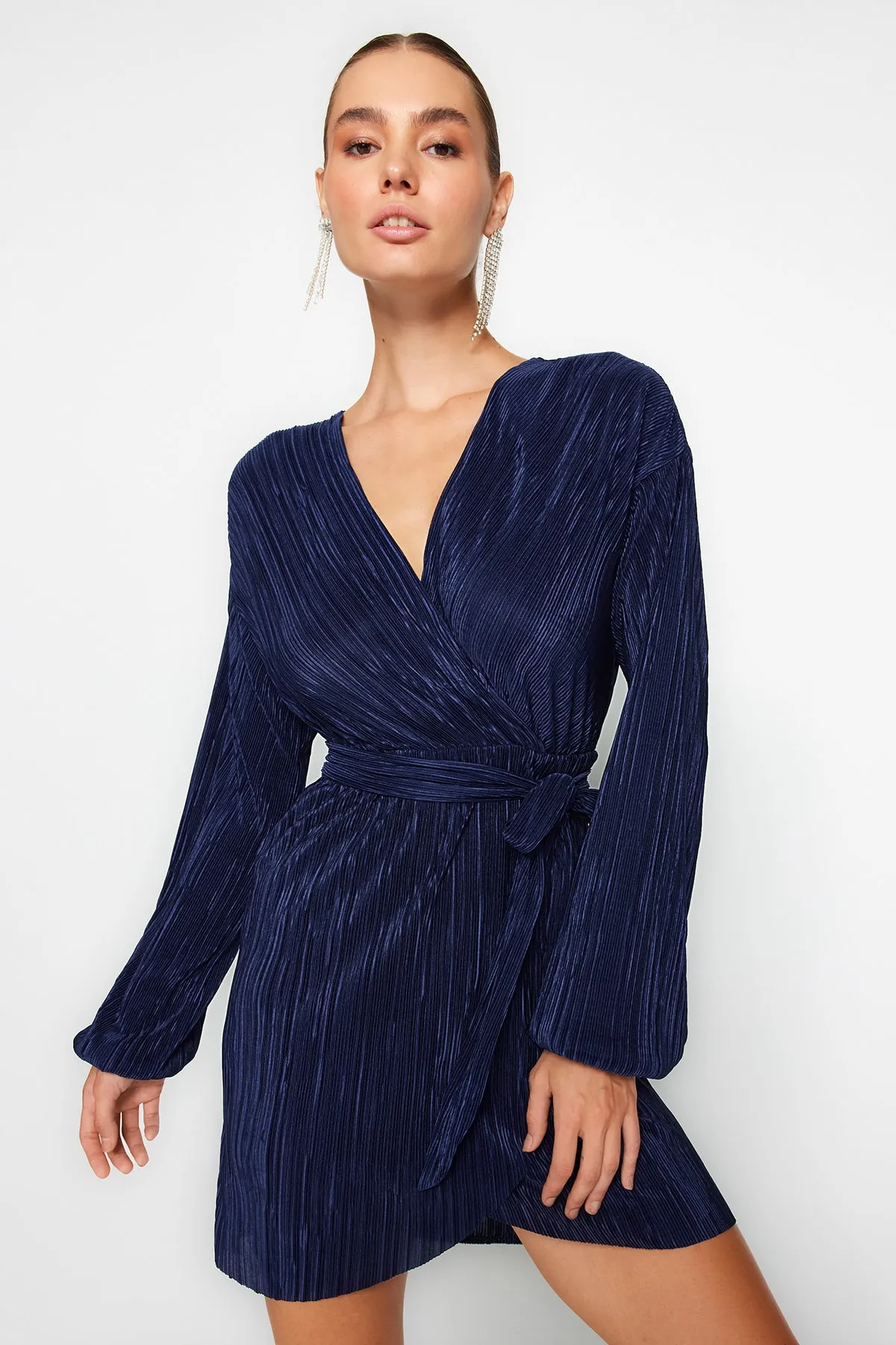 Trendyol Collection  Marineblaues elegantes Abendkleid mit Taillengürtel/Skater-Strick, gefüttert und plissiert TPRAW24EL00108