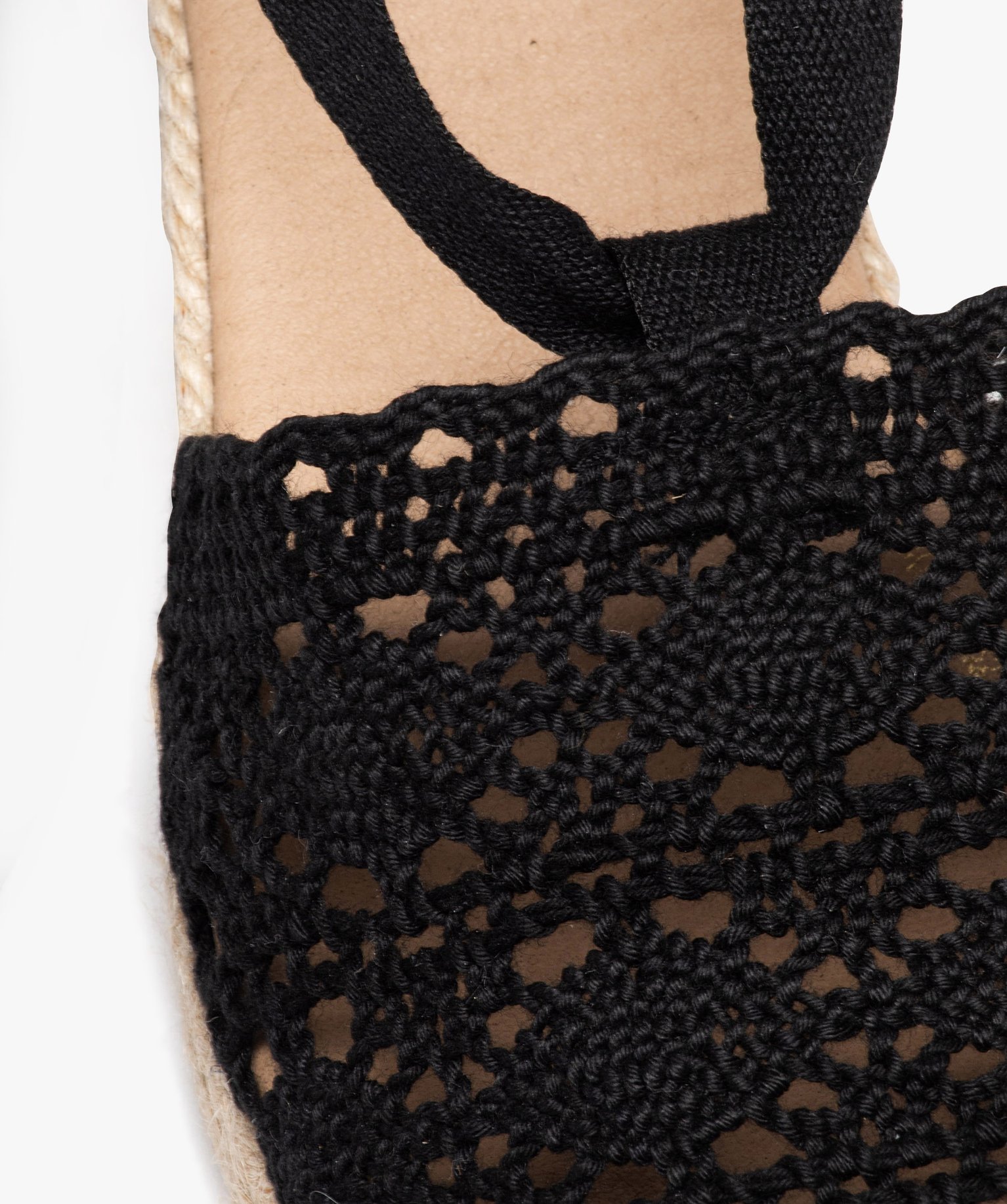 Sandales femme unies à talon compensé avec dessus en macramé noir | GEMO