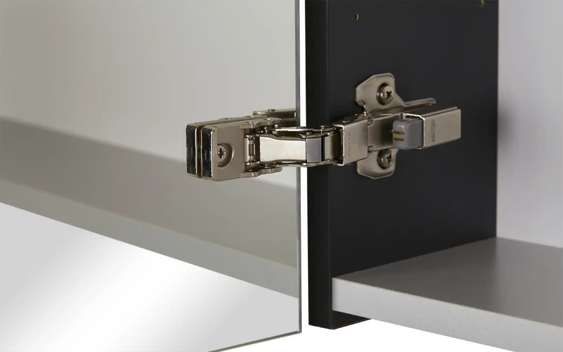 Spiegelschrank