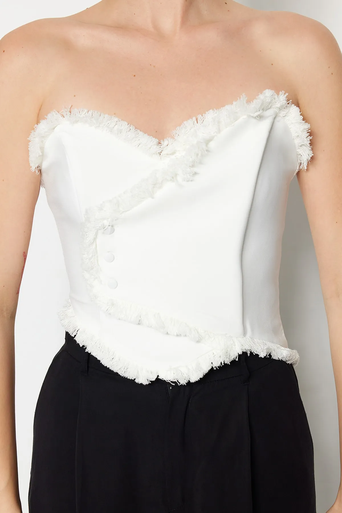 Trendyol Collection  Ecru Tailliertes, gefüttertes Bustier mit gewebten Quasten TPRSS22BS0070