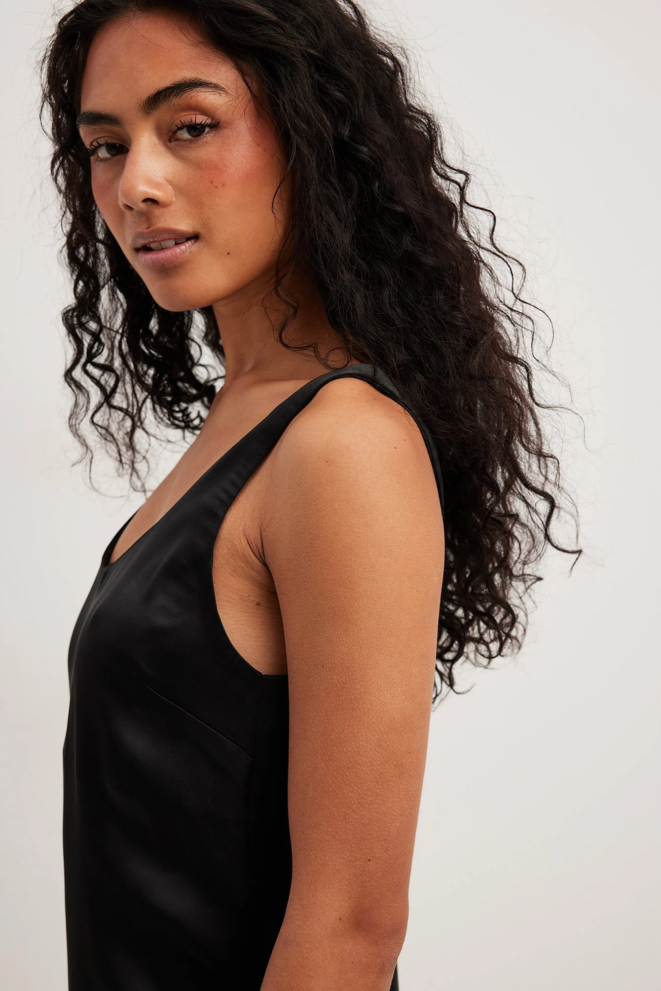 Gerades Satin Maxikleid