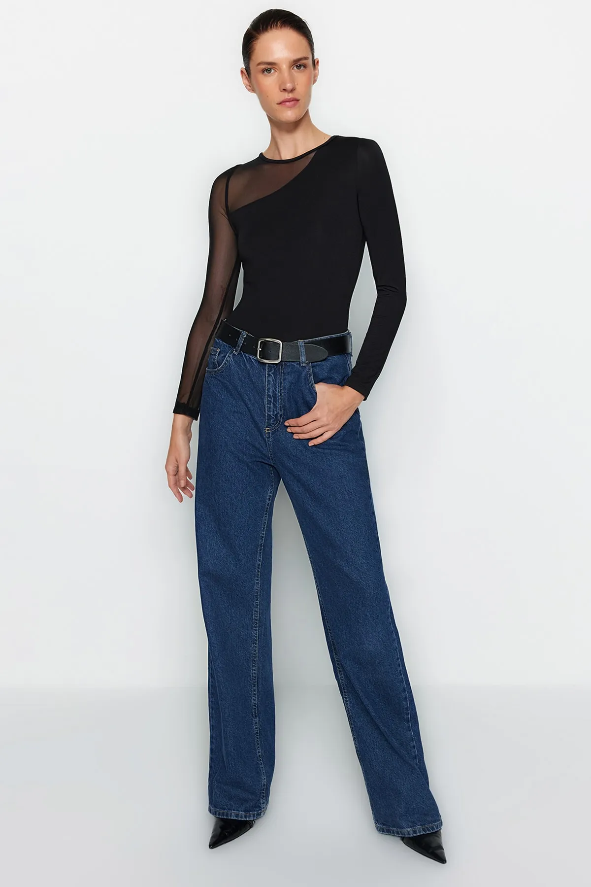 Trendyol Collection  Schwarzer flexibler Strickbody mit Druckknöpfen und Tülldetail TWOAW24BD00021