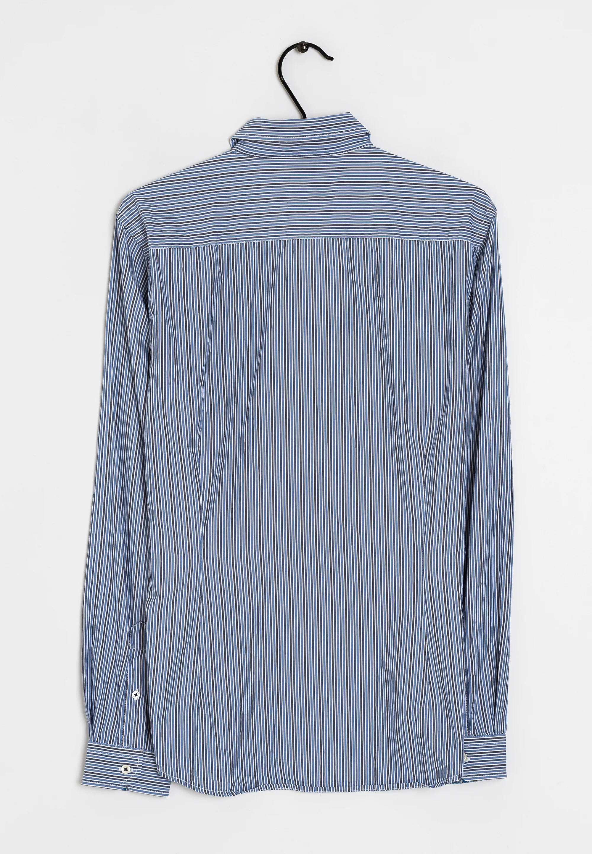 Próxima camisa elegante