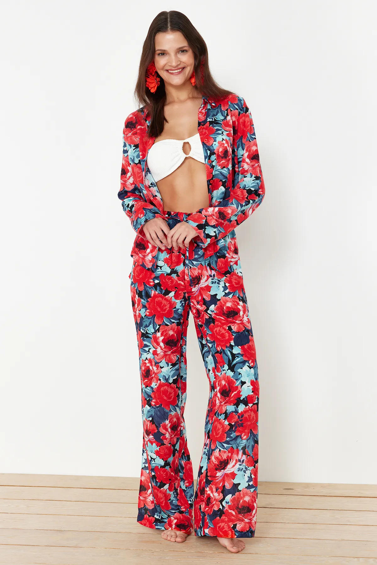 Trendyol Collection  Gewebtes Hemd-Hosen-Set mit Blumenmuster TBESS24AU00003