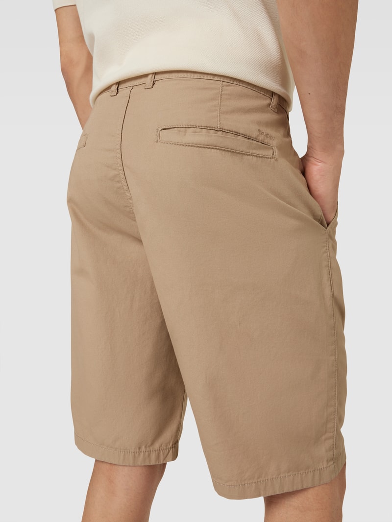 Bermudas mit französischen Eingrifftaschen in beige