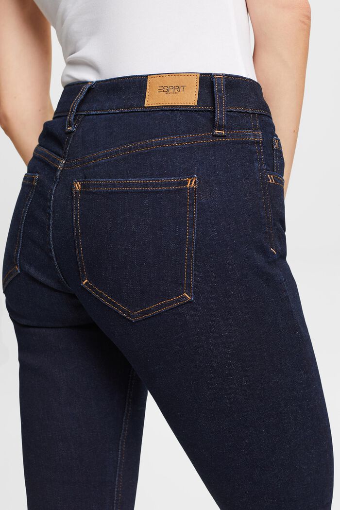 Recycled: schmale Stretchjeans mit hohem Bund
