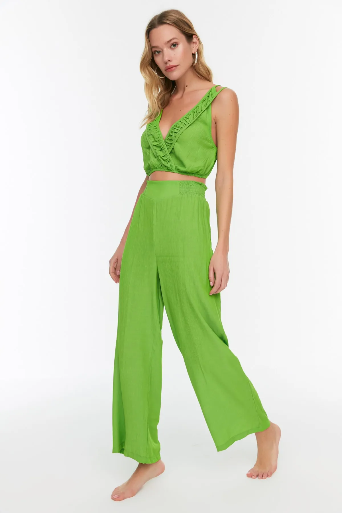 Trendyol Collection  Grünes, detailliertes Set aus Unterteil und Oberteil für den StrandTBESS22AU0043