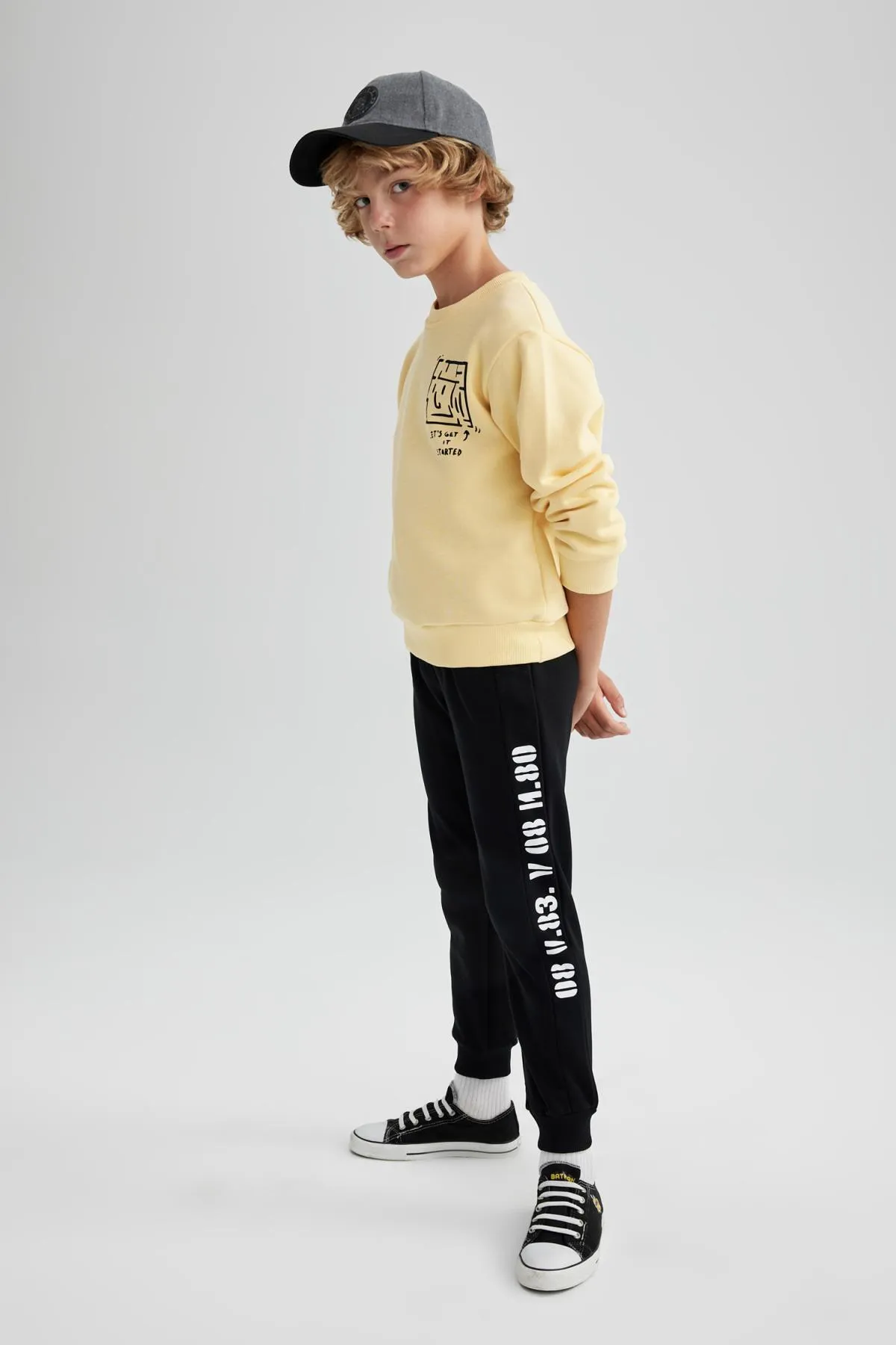DeFacto  Dickes Sweatshirt mit normaler Passform und Rundhalsausschnitt für Jungen