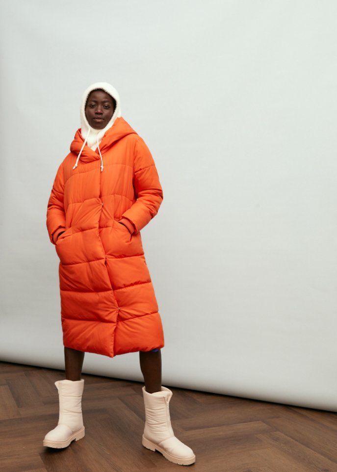 Wattierter Oversize-Mantel mit Kapuze, aus recyceltem Polyester