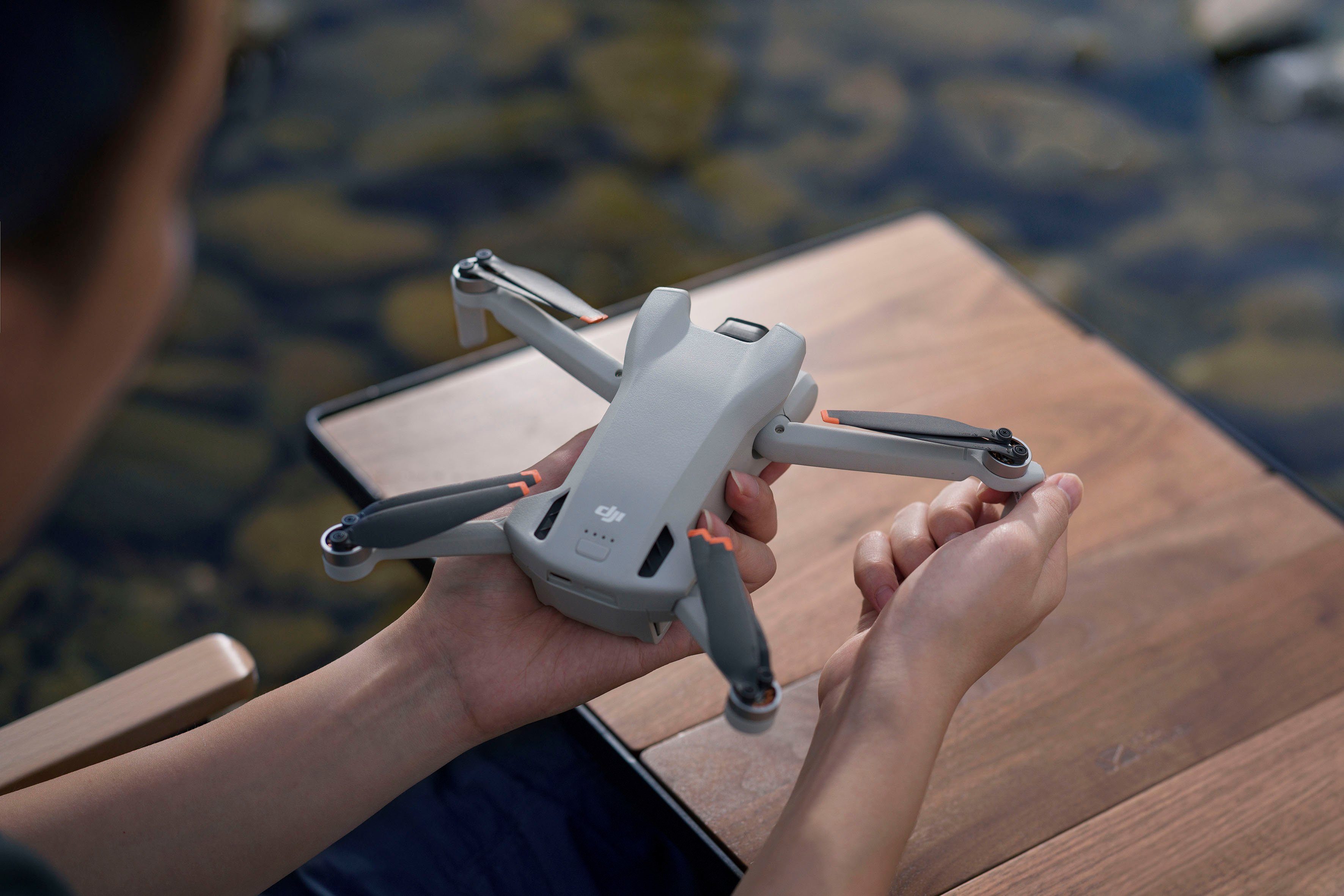 DJI Mini 3 Fly More Combo & DJI RC Drohne (4K Ultra HD)