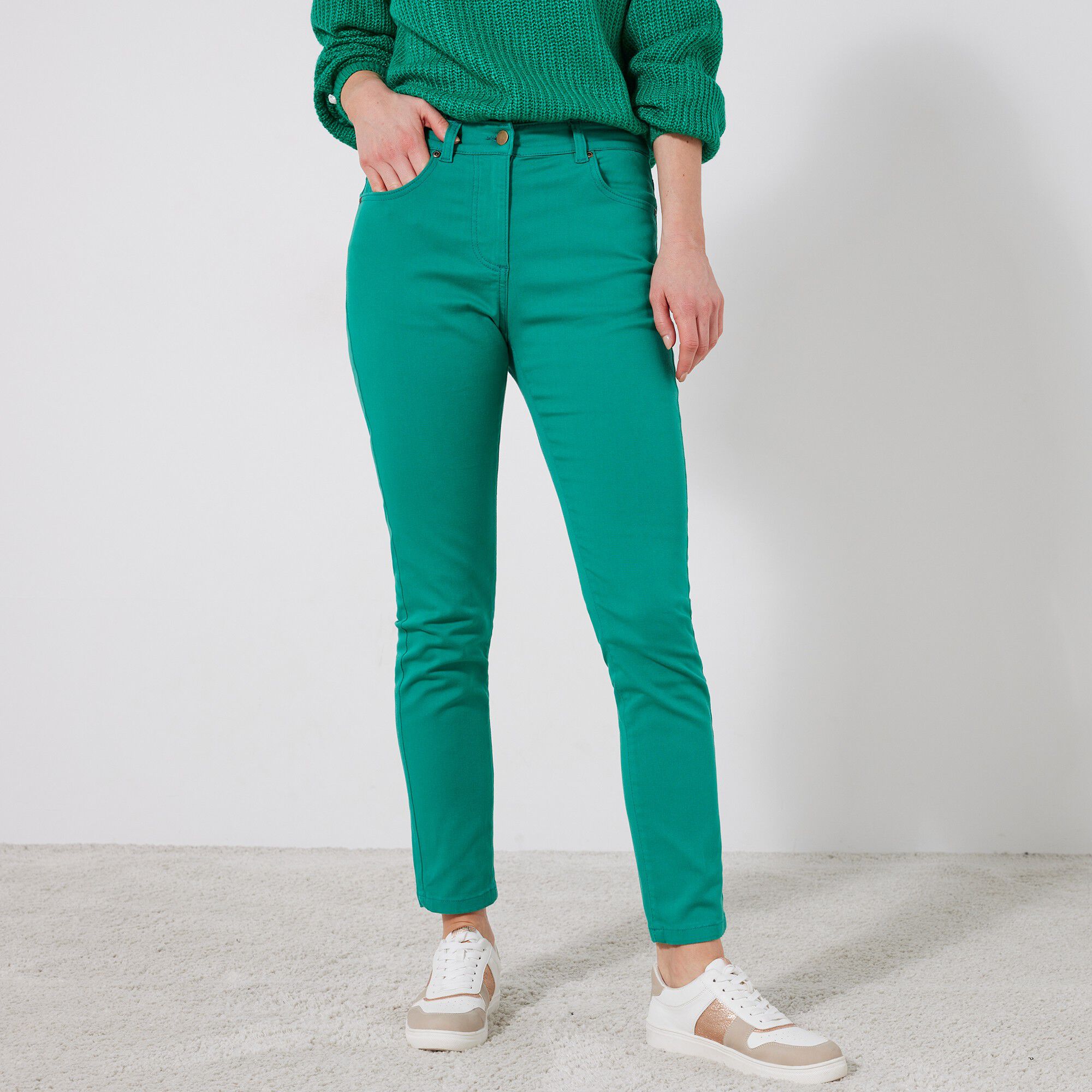 Pantalon 7/8ème fuselé stretch uni