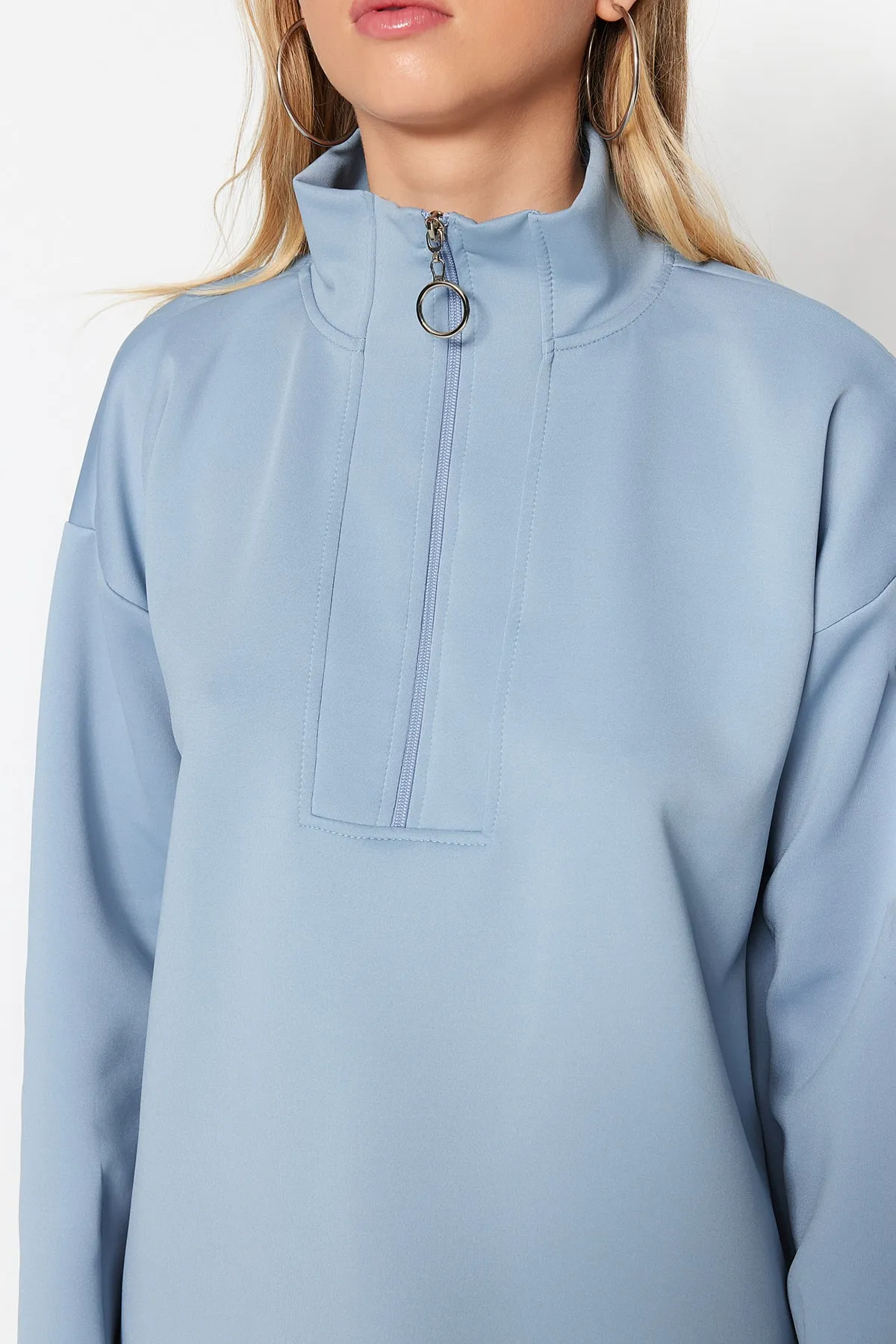 Trendyol Modest  Blaues, schlicht gestricktes Taucher-/Scuba-Sweatshirt mit Reißverschluss und detailliertem Ausschnitt TCTAW23TW00198