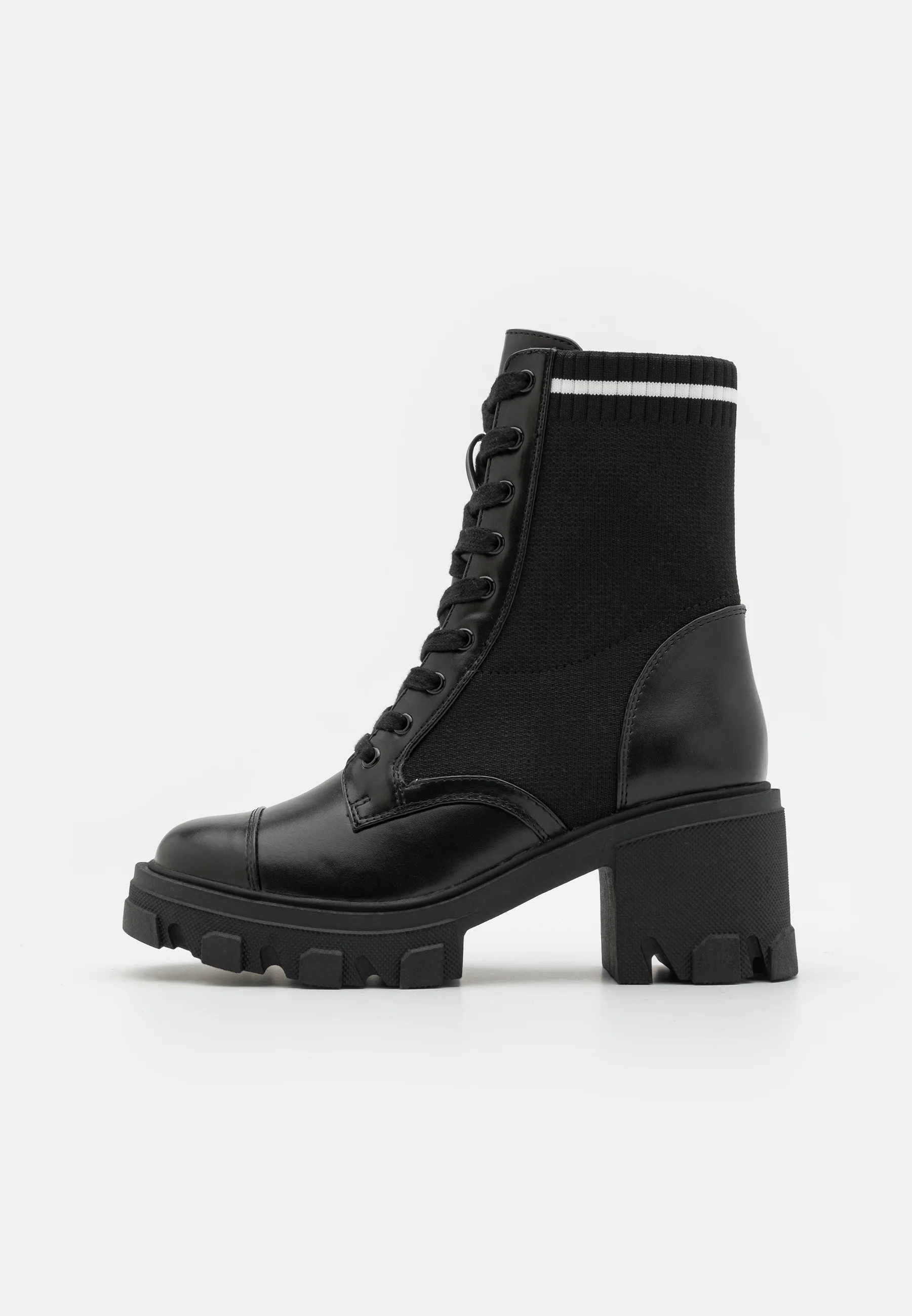 Botines con cordones de corte ancho Even&Odd