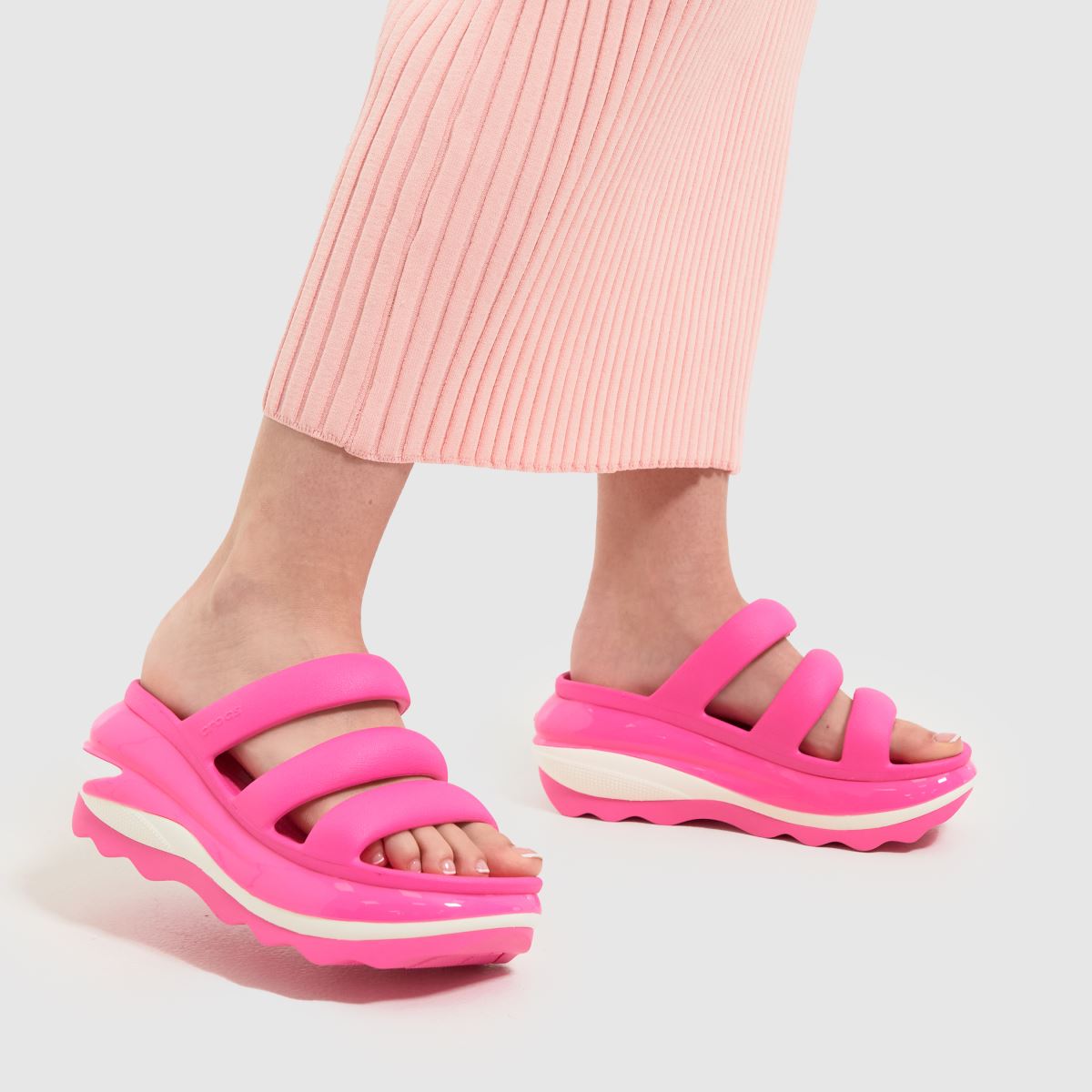 Crocs Mega Crush hárompántos szandál rózsaszínben