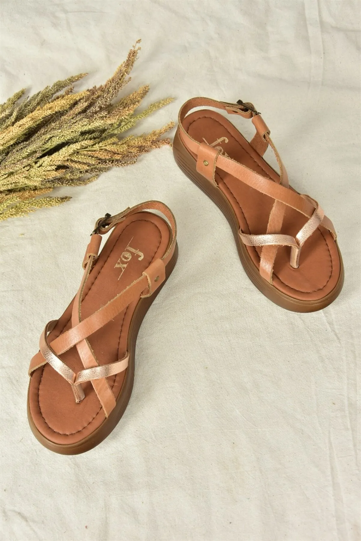 Fox Shoes  Hellbraune/kupferfarbene Flip-Flops für Damen aus echtem Leder M291050703
