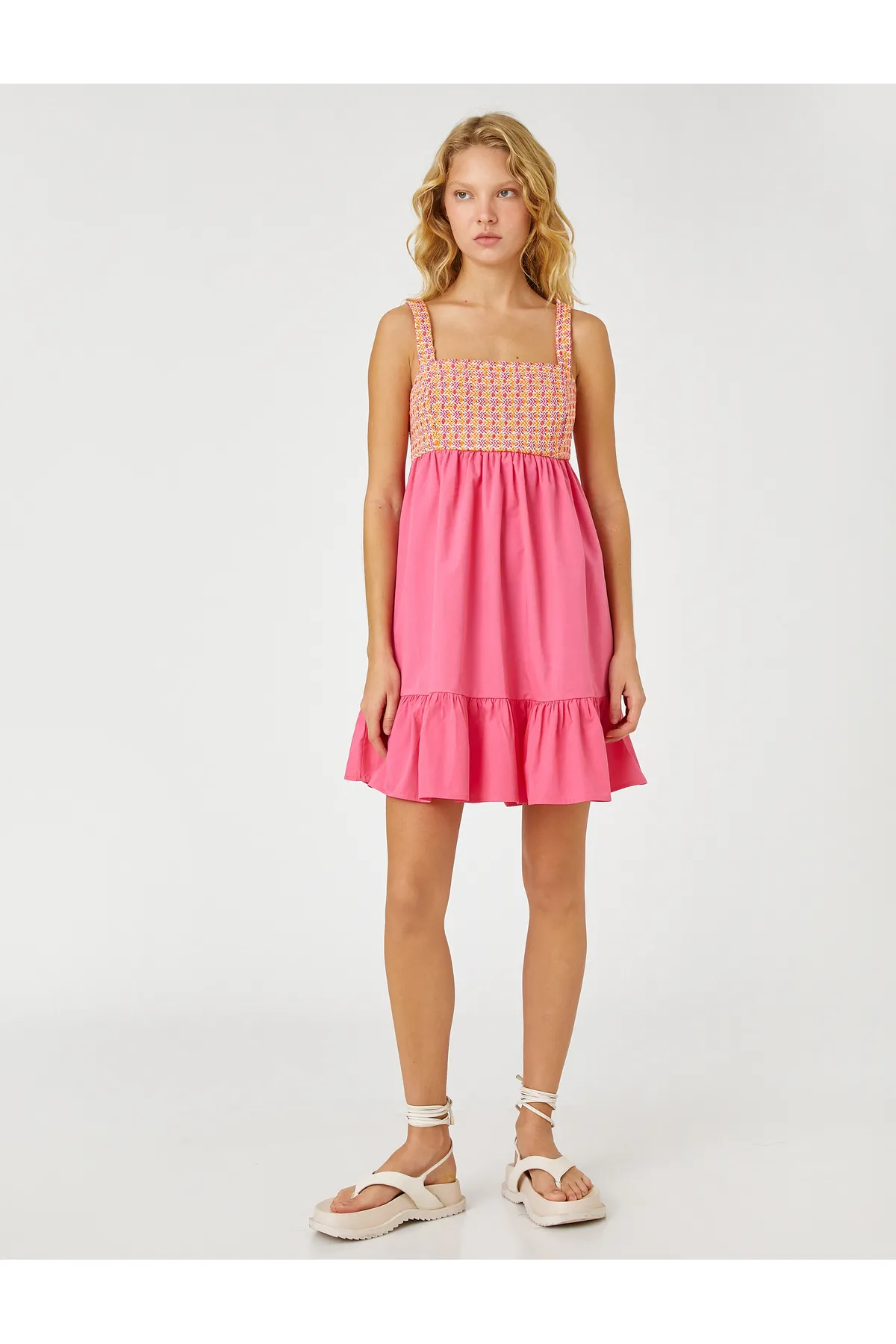 Koton  Minikleid mit Häkeldetail und Volantträger