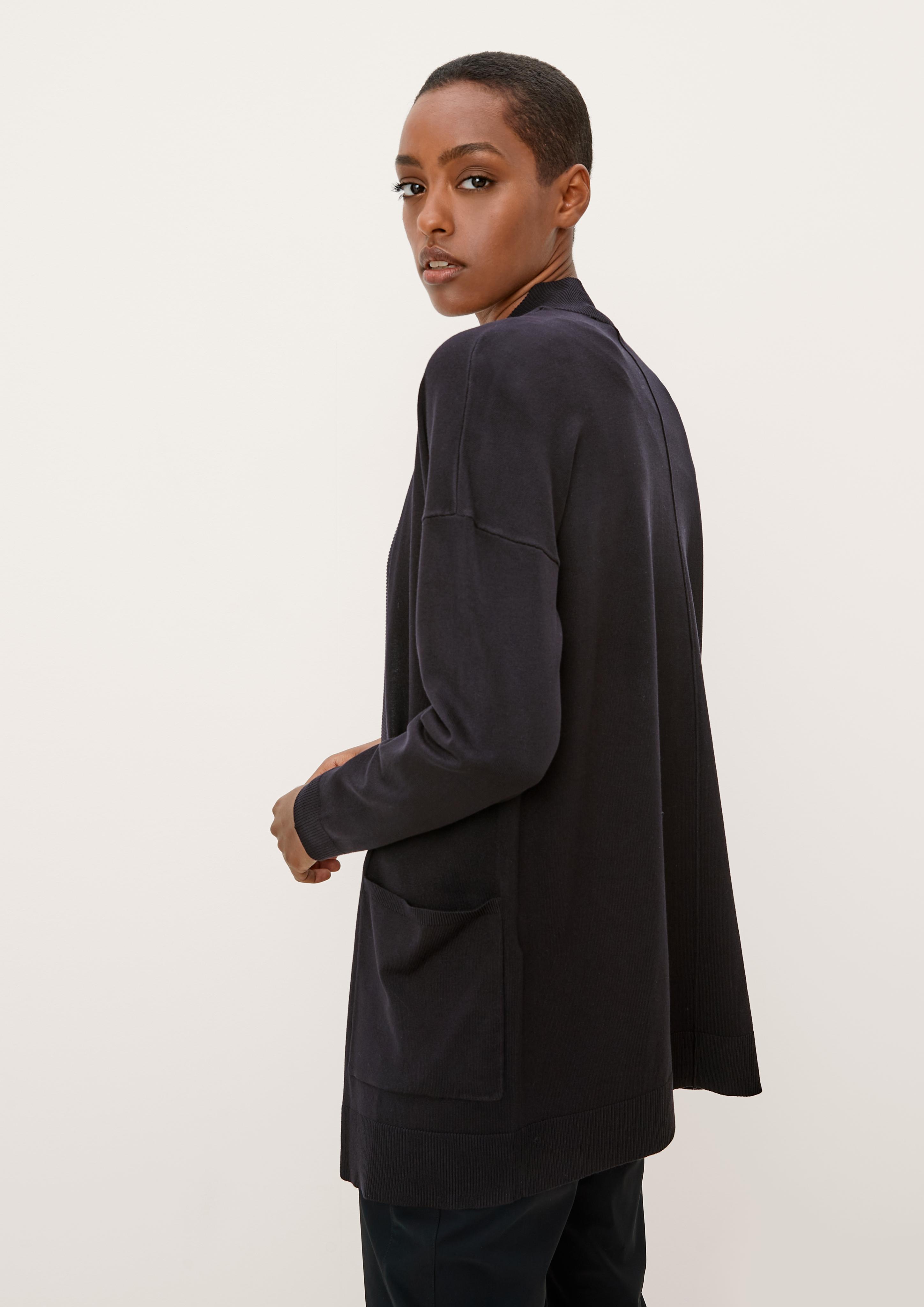 Cardigan aus Feinstrick  01.899.64.X047-9999