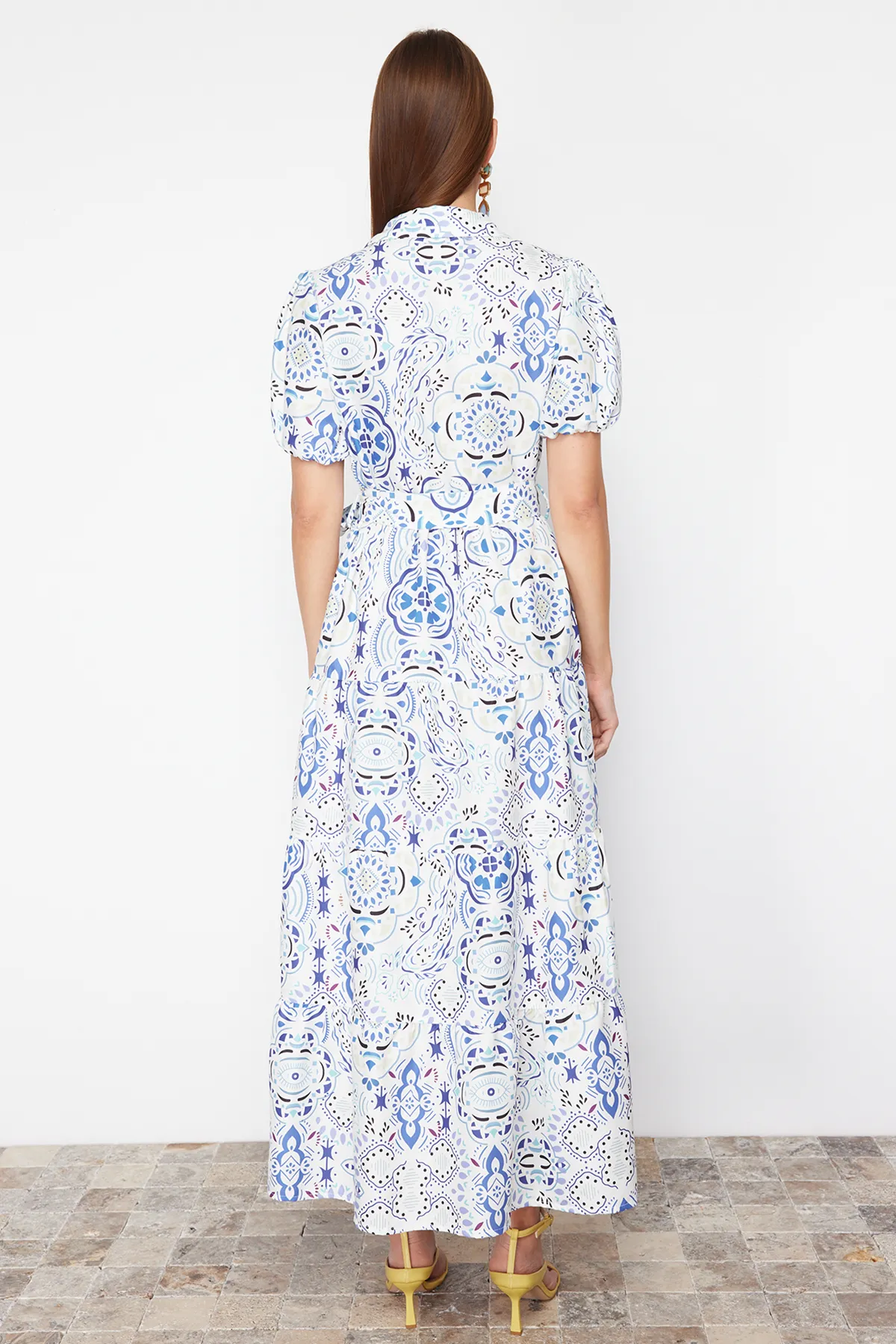 Trendyol Collection  Blaues, weit geschnittenes, gewebtes Maxikleid mit Hemdkragen TWOSS24EL00861