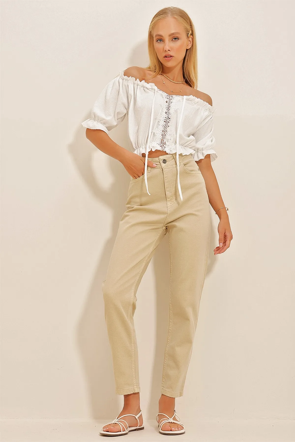 Trend Alaçatı Stili  Sandbeige Damenhose mit hoher Taille ALC-X6255