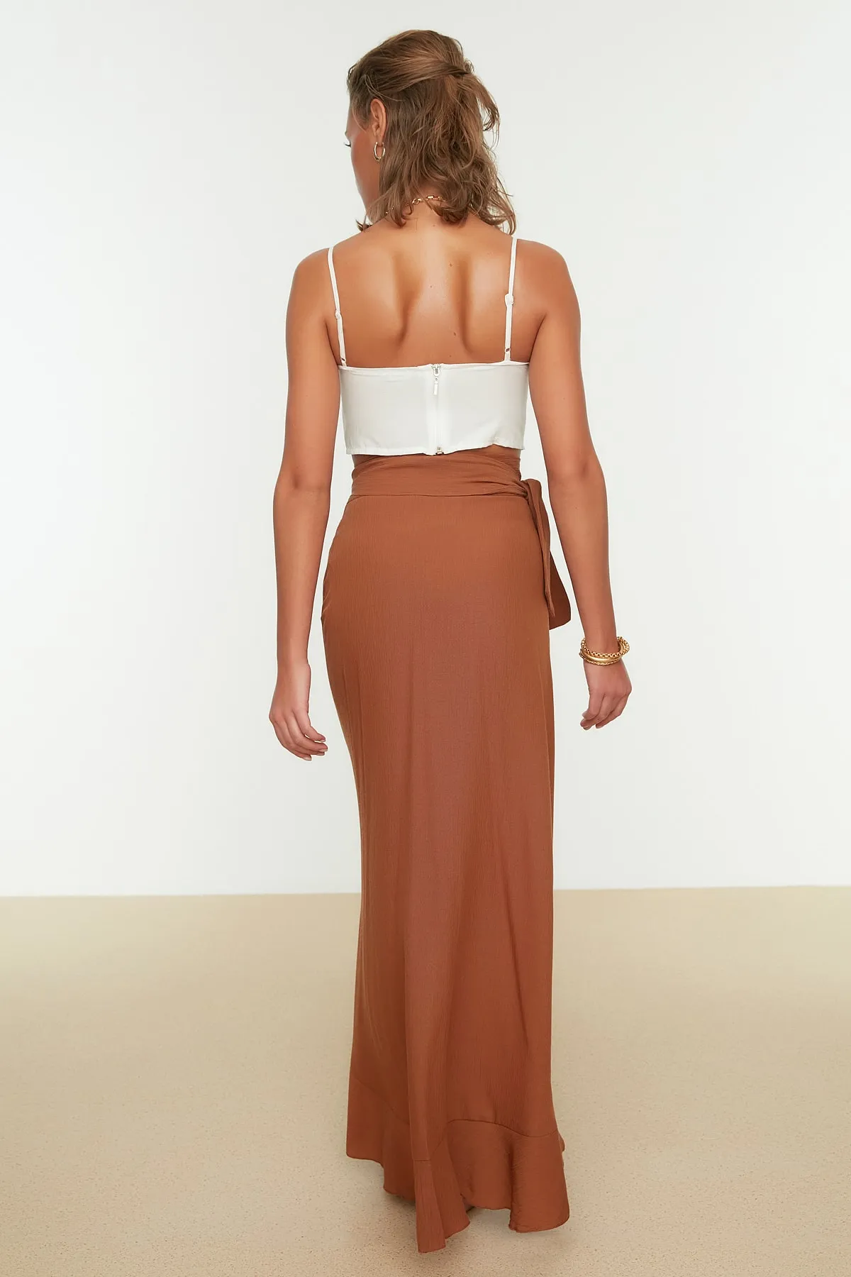 Trendyol Collection  Strandrock mit Zimt-Schwungrad-Details TBESS19WV0004