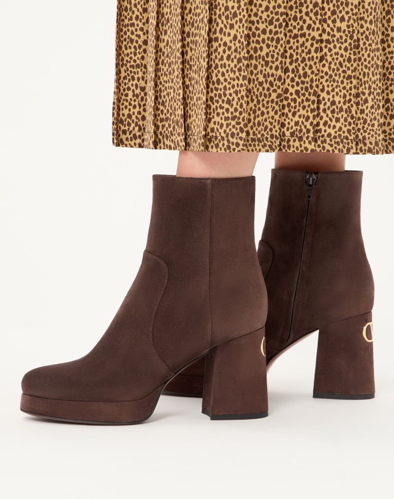 Bota de cano curto com plataforma Fawcette de 90 mm em couro rachado