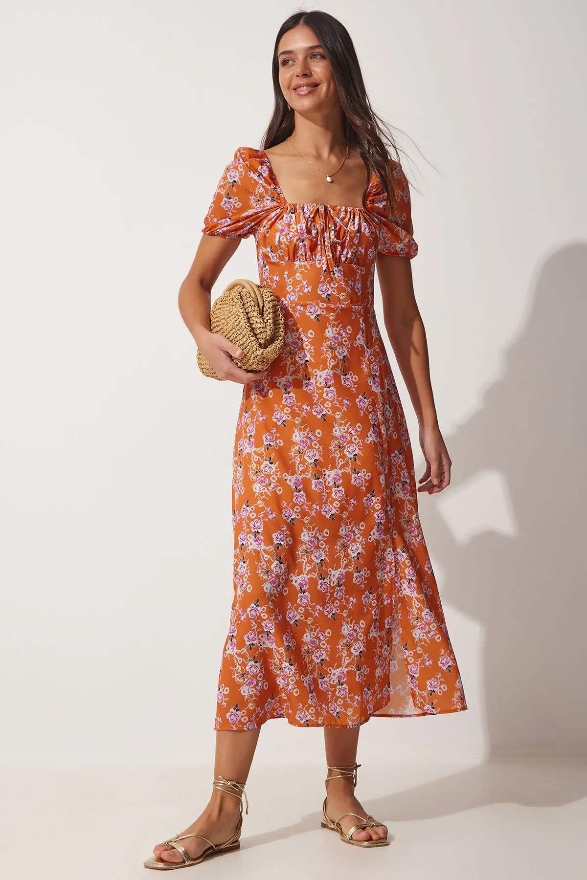 Happiness İstanbul  Orangefarbenes Damen-Sommerkleid mit gerafftem Kragen und floraler Satinoberfläche FF00125