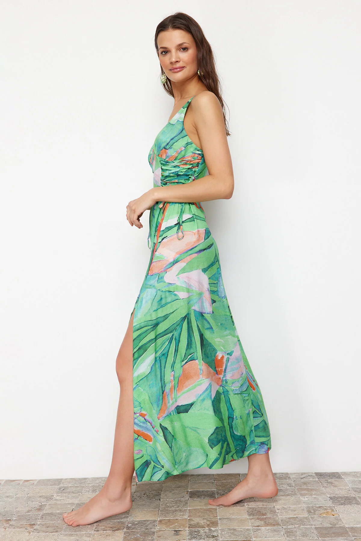Trendyol Collection  Maxi-Strandkleid aus Webstoff mit Blumenmuster TBESS24EL00098