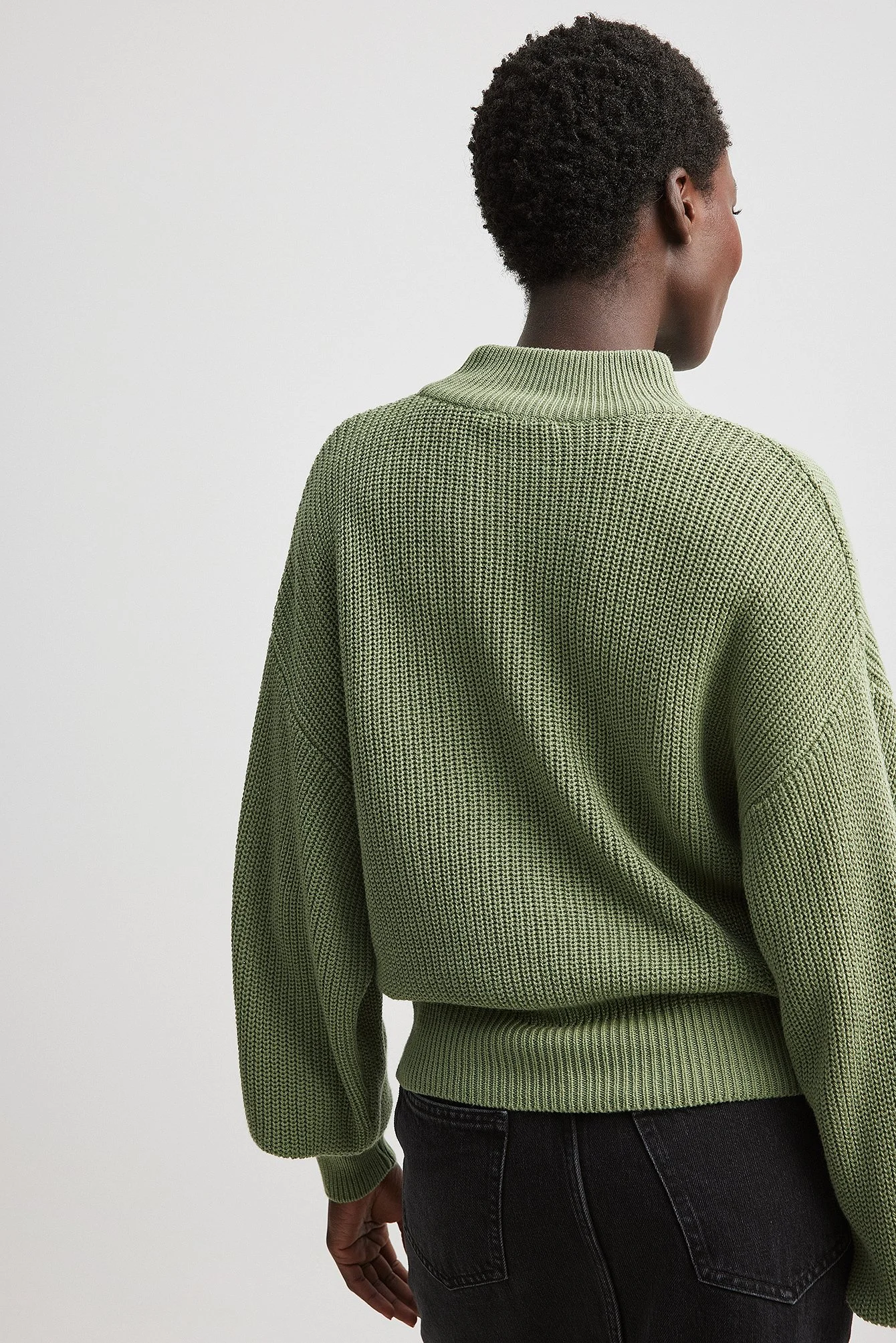 Strickpulli mit weiten Ärmeln