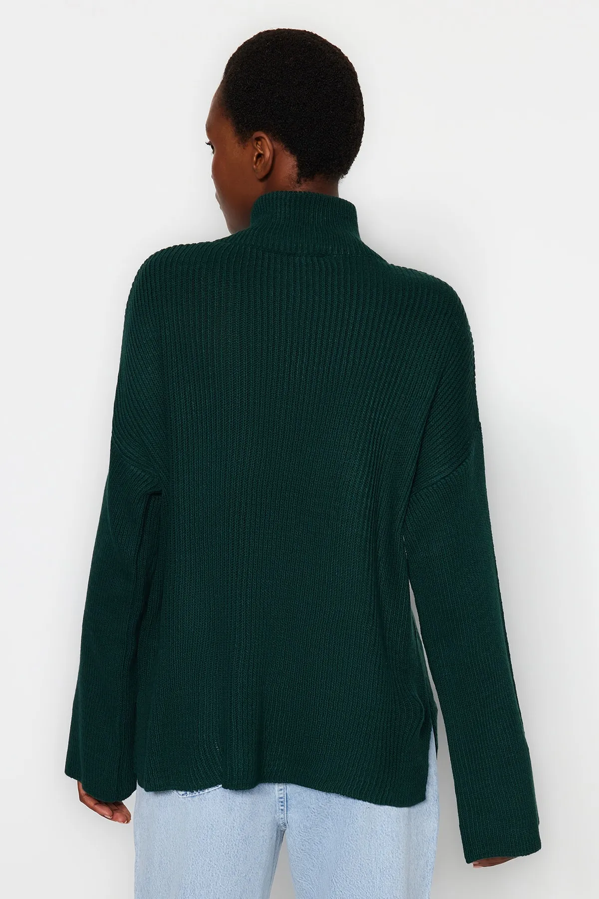 Trendyol Collection  Smaragdgrüner Strickpullover mit Reißverschluss und Stehkragen in weiter Passform TWOAW24KZ00507