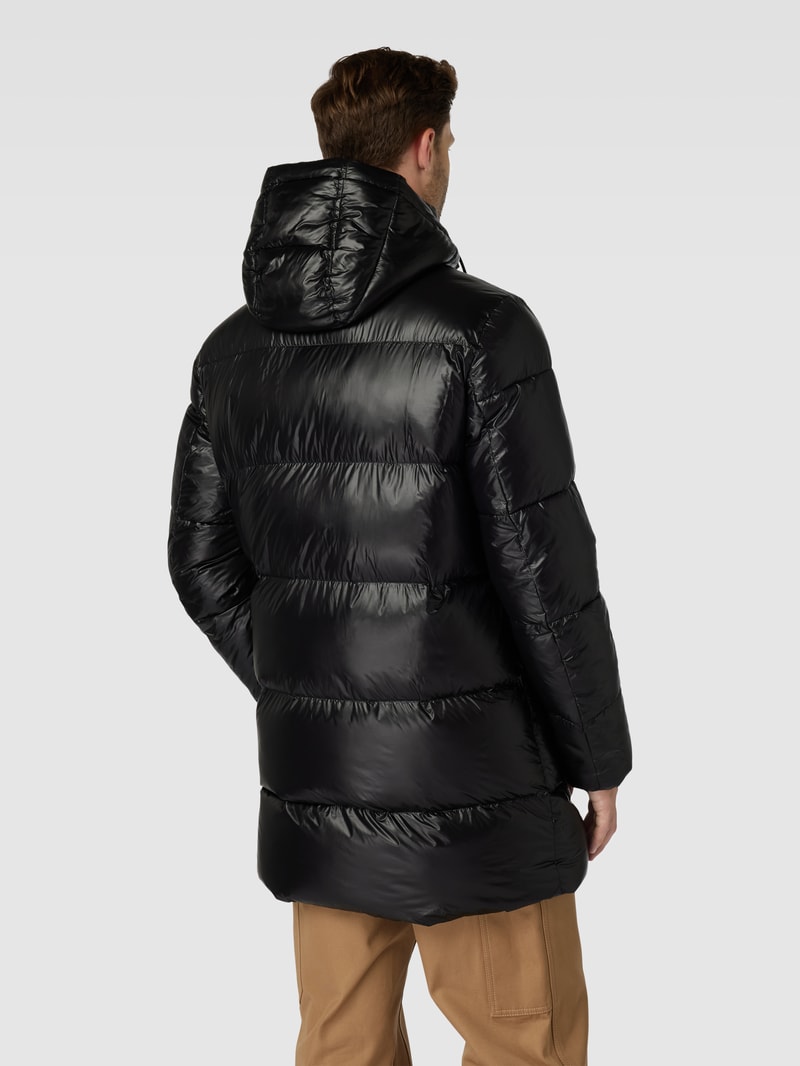 Steppjacke mit Pattentaschen und Label-Detail in schwarz