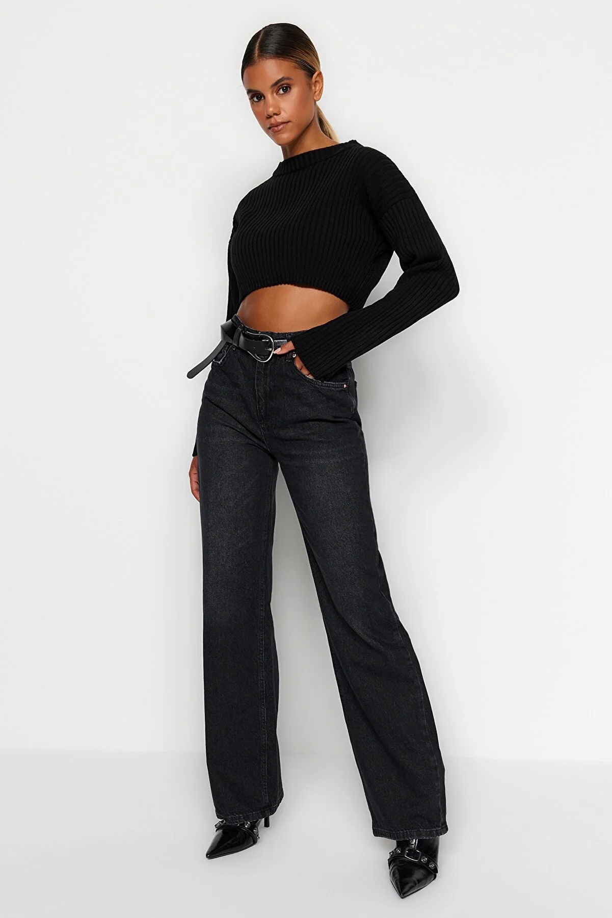 Trendyol Collection  Schwarze Jeans mit hoher Taille und weitem Bein TWOAW24JE00073