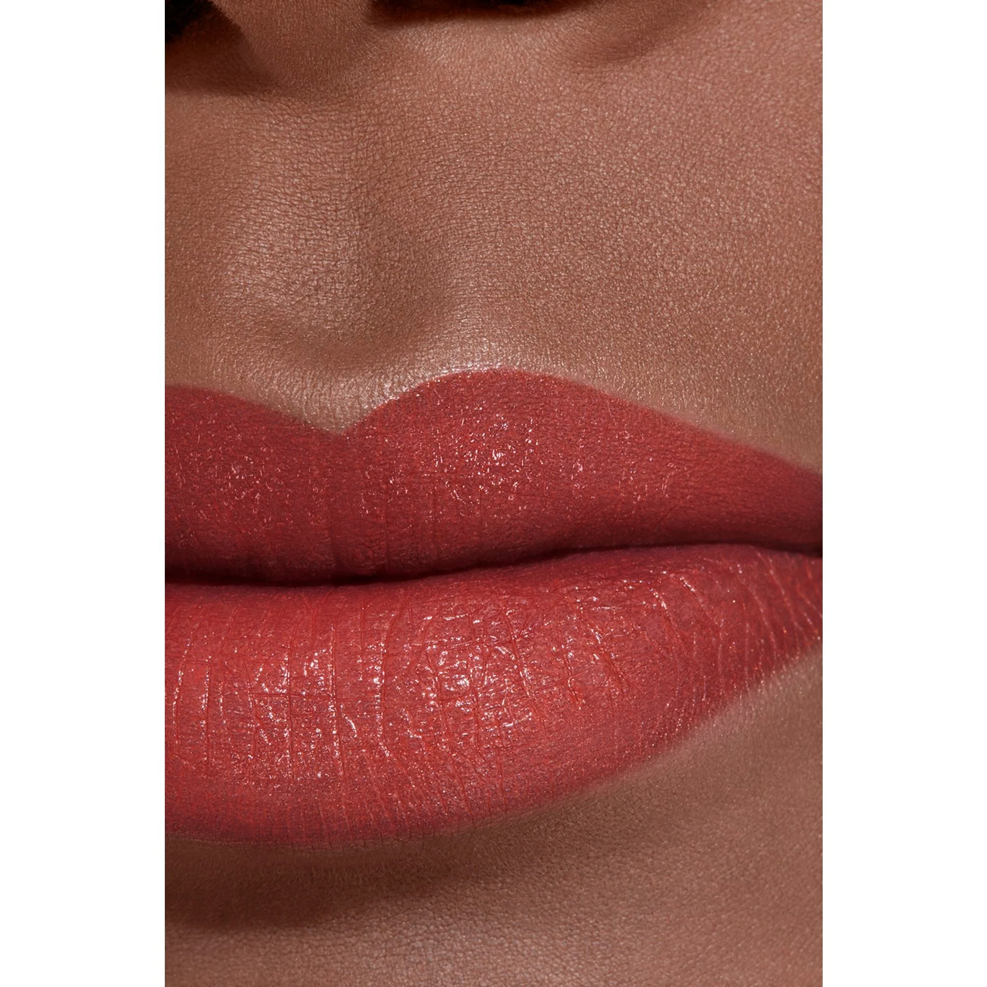 ROUGE ALLURE L'EXTRAIT - LABIAL DE ALTA INTENSIDAD - EXTRACTO LIGERO Y CUIDADOSO - RECARGABLE